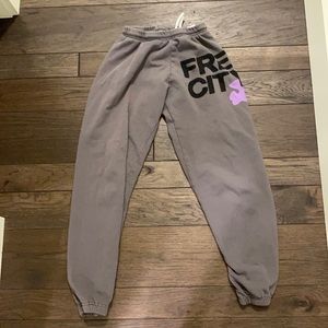 Free city sweatpants